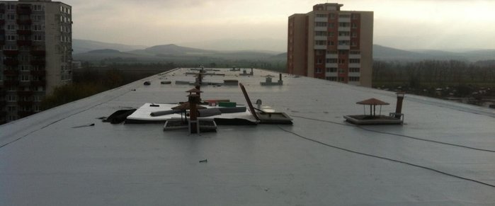 zatepľovanie strechy panelového domu Topoľčany